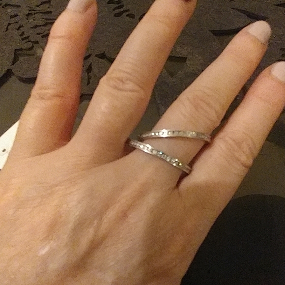 💜NWT Zirconia round solver Earrings - Picture 3 of 6